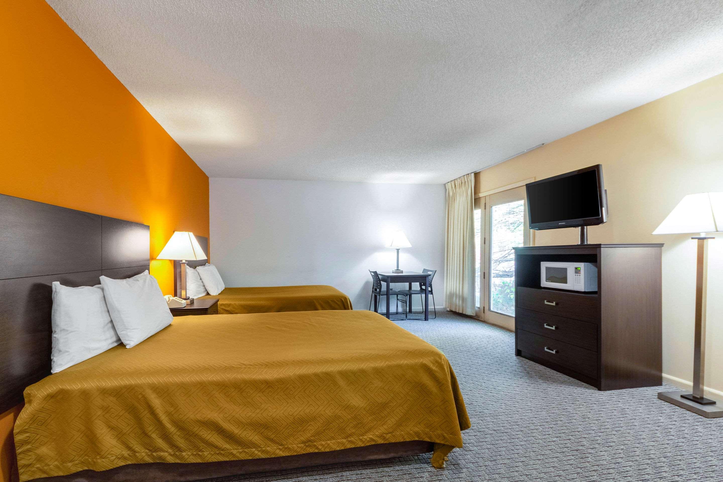 Econo Lodge Lakeshore Manistique Exterior foto