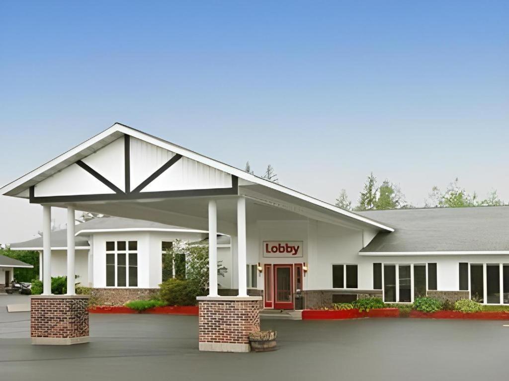 Econo Lodge Lakeshore Manistique Exterior foto