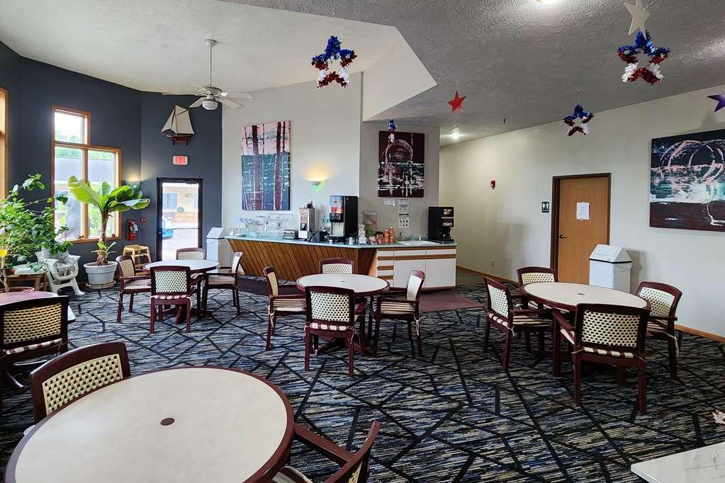 Econo Lodge Lakeshore Manistique Restaurant foto