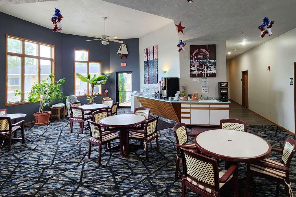 Econo Lodge Lakeshore Manistique Restaurant foto